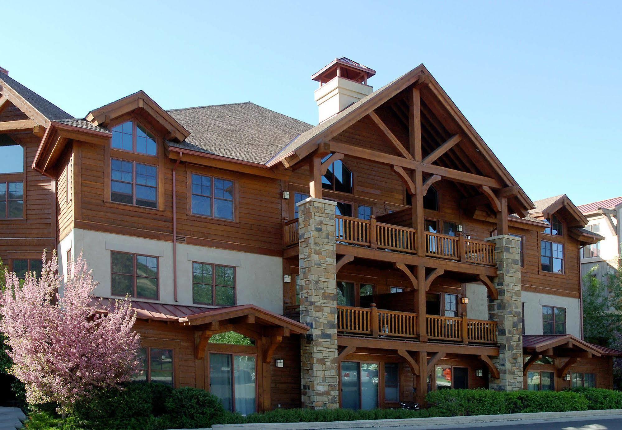 Lodge At Brookside Avon Village Exterior foto