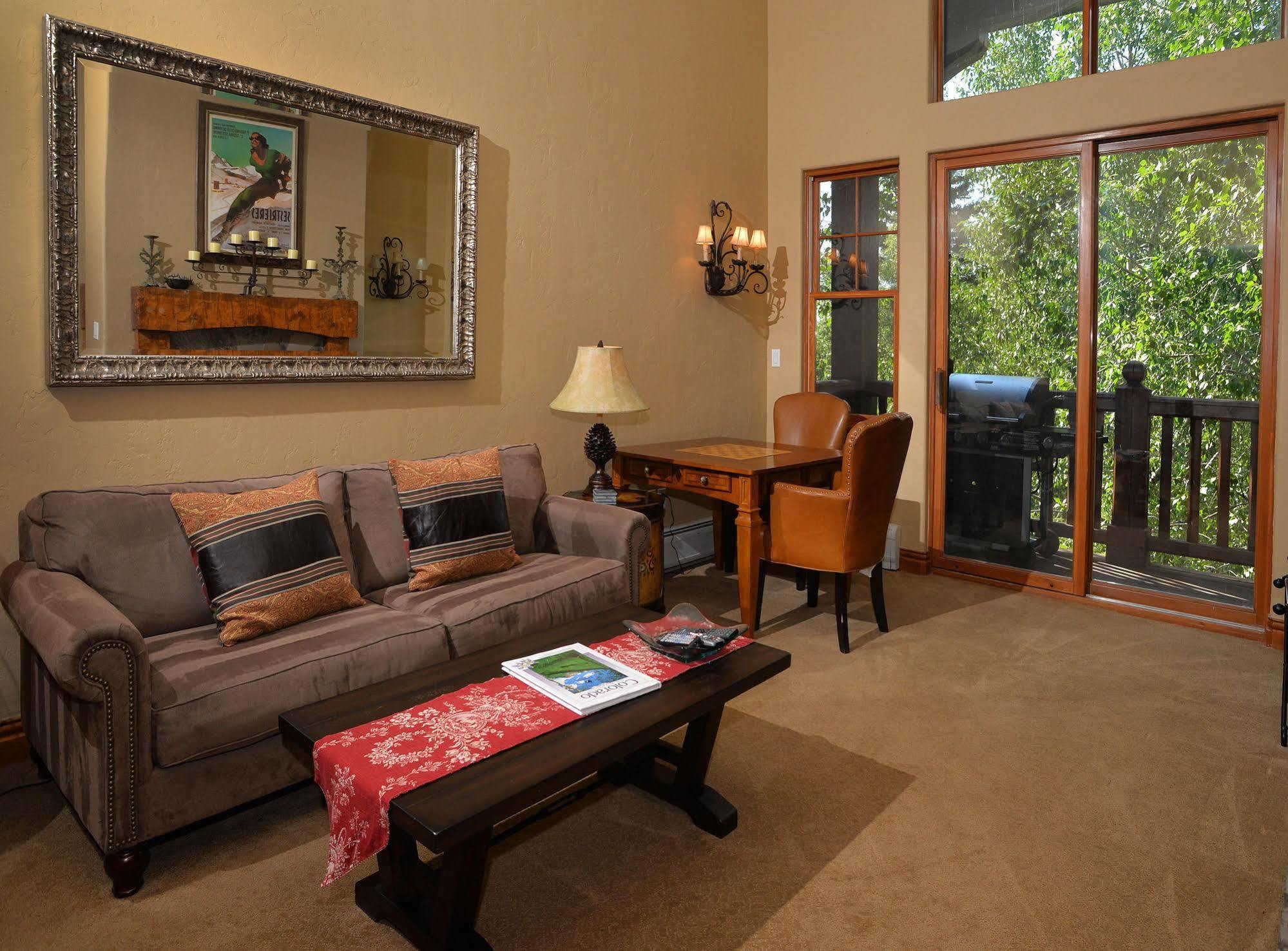 Lodge At Brookside Avon Village Exterior foto