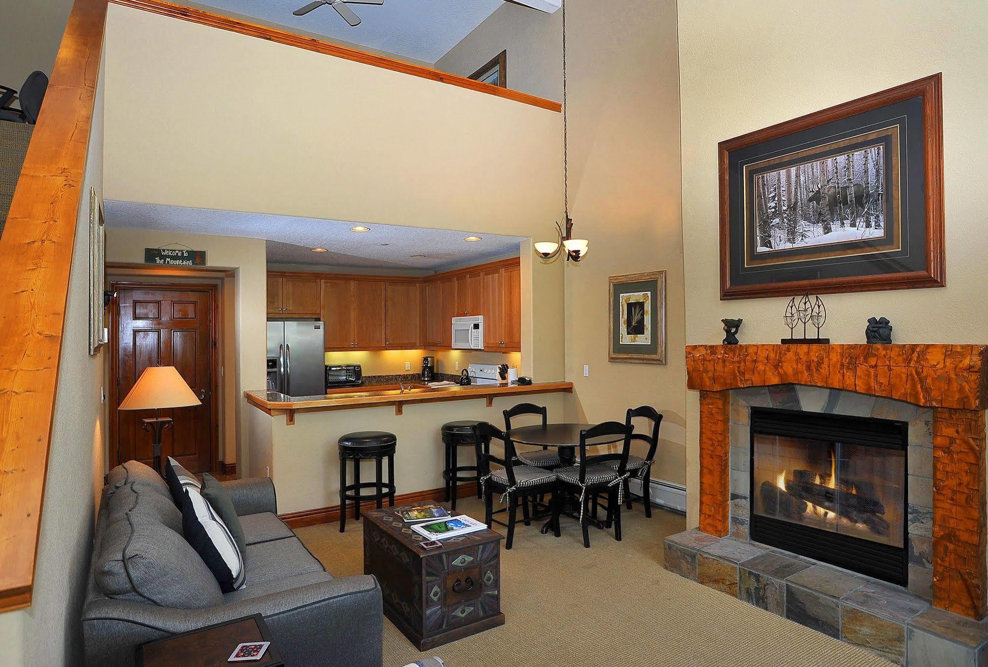 Lodge At Brookside Avon Village Exterior foto