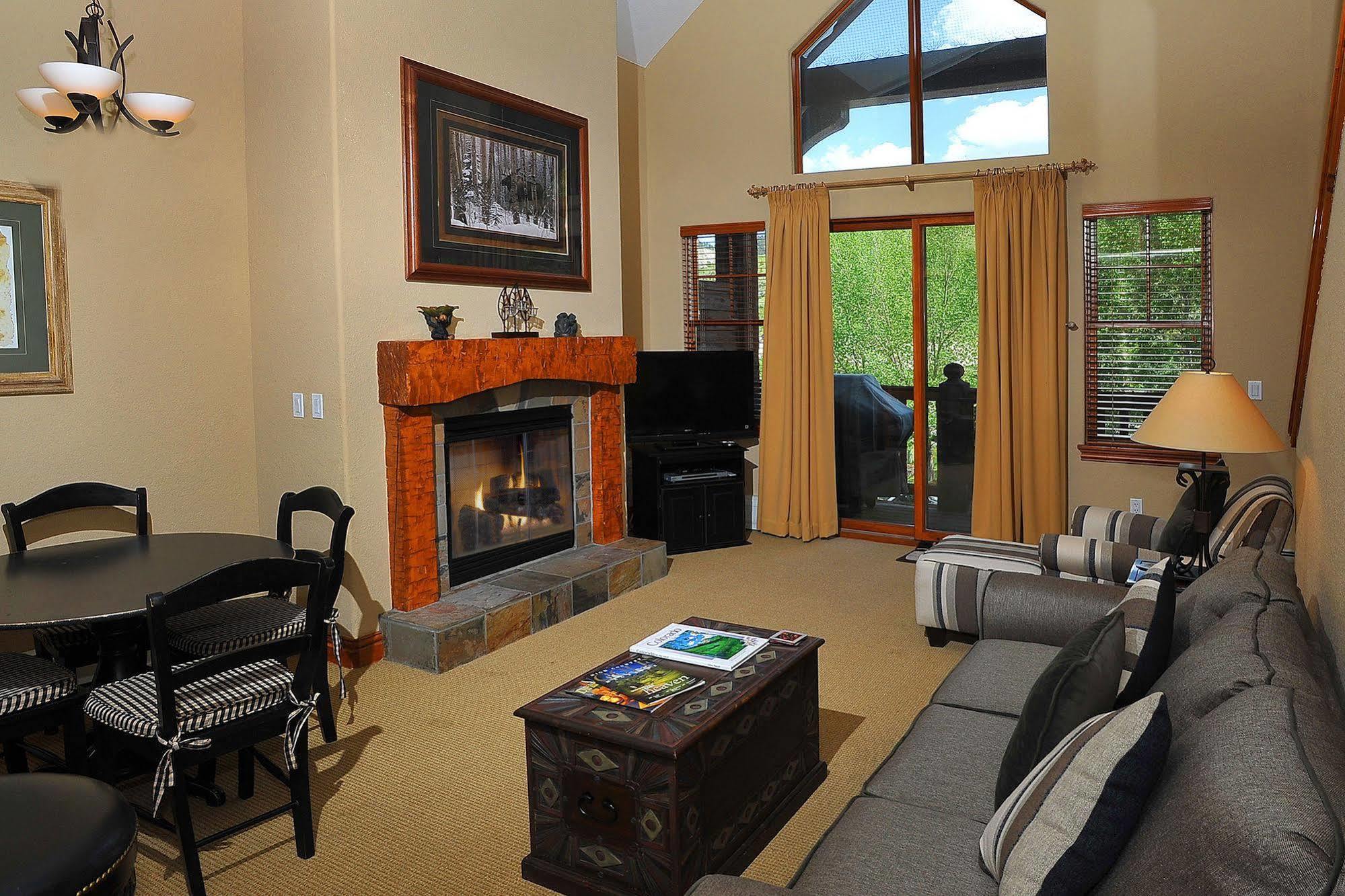Lodge At Brookside Avon Village Exterior foto