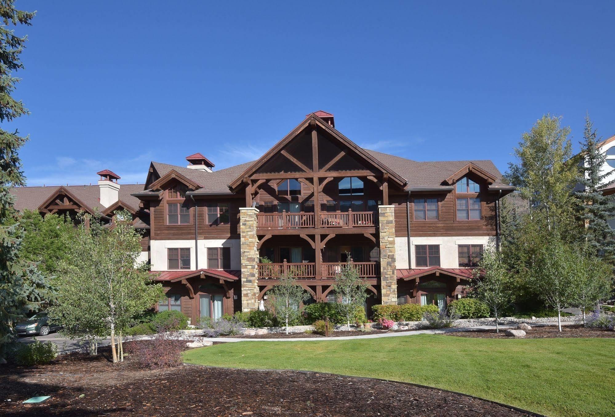 Lodge At Brookside Avon Village Exterior foto