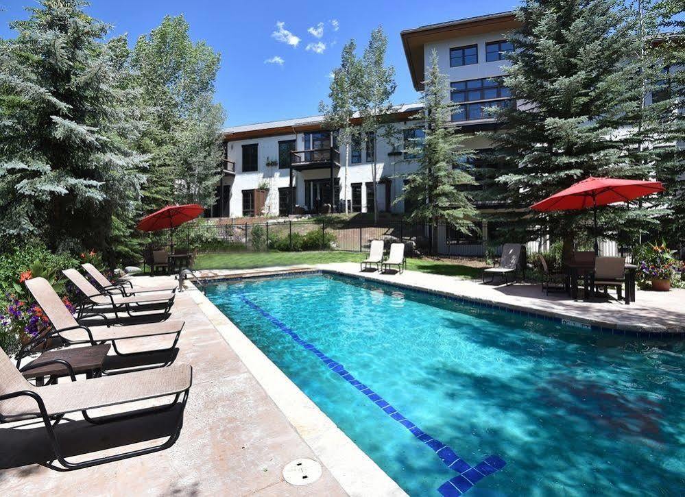 Lodge At Brookside Avon Village Exterior foto