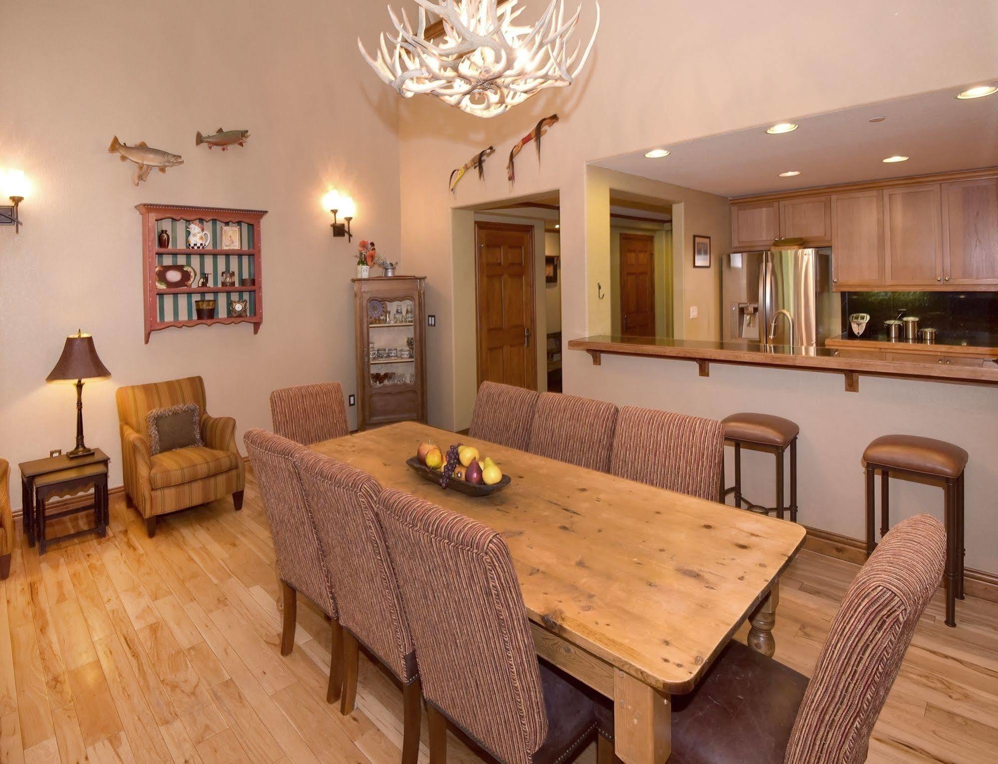 Lodge At Brookside Avon Village Exterior foto